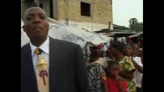 Fr Jean Mbaya chante Victoire