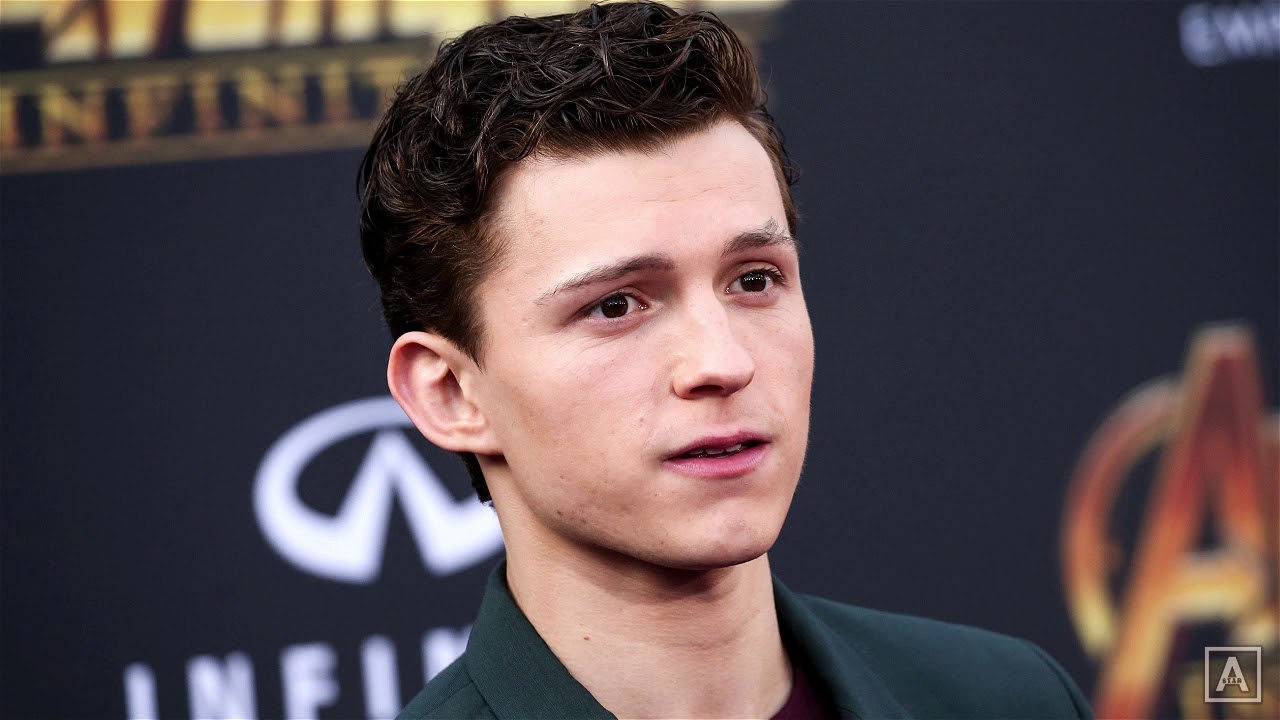 Tom Holland Family His Parents Brothers Girlfriends Dog