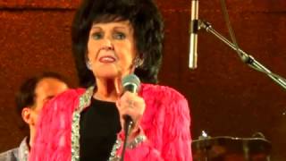 Wanda Jackson 2017 80 years young and still Rock and Rollin.TnT Band Rocks . Com chords