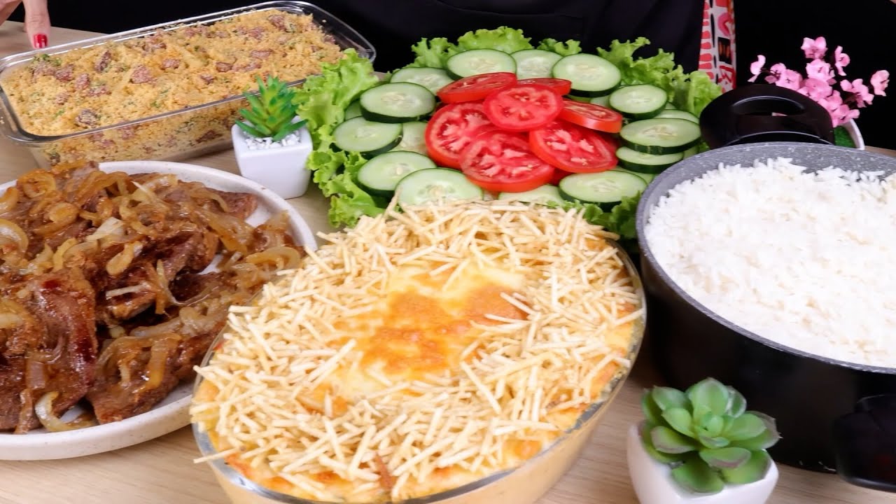 ALMOÇO COMPLETO DE DOMINGO (Fricassê, arroz, salada verde, bife, farofa, sobremesa de abacaxi)