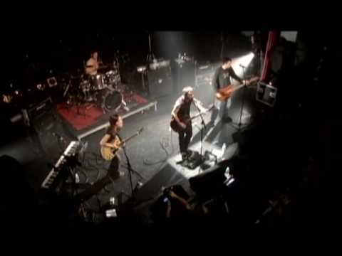 在 YouTube 上观看 VULGAIRES MACHINS - Triple meurtre et suicide raté