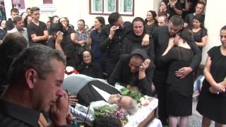 Video thumbnail of "Adriana Stoica - Ma voi întoarce într-o zi acasa - live mormântare Contra Teodor (socru lui Adriana)"