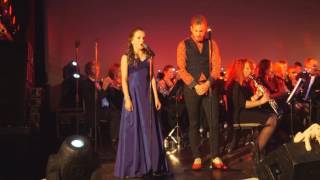 Miniatura del video "Amira Willighagen en Tim Akkerman - Barcelona - Concert for Charity Ronald McDonald Huis Arnhem"