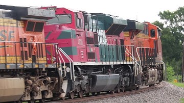 This BNSF train has quite the lashup