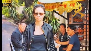 Kung Fu Action Movie: Numerous masters besiege a beautiful woman, but she's a professional assassin.