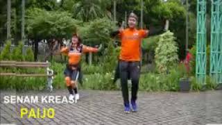 # Dengan lagu dandut jawa xD