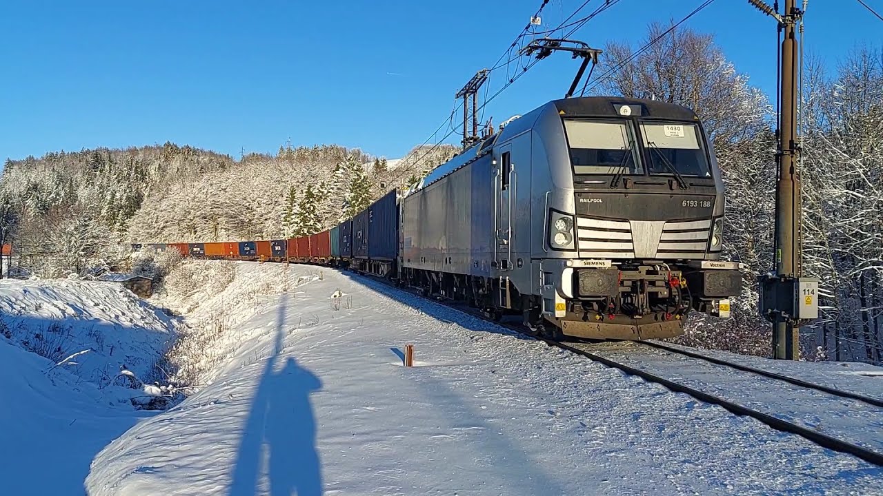Vlakovi po snijegu u Delnicama, Studeni 2025 // Trains in Delnice in snow, November 2025