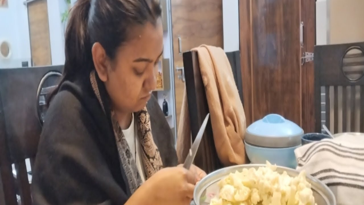 Pahli bar mitthu Ne ki khana banane mein madad#fypシ゚viral #foodforfoodies #funnyclips #paulsfamily 
