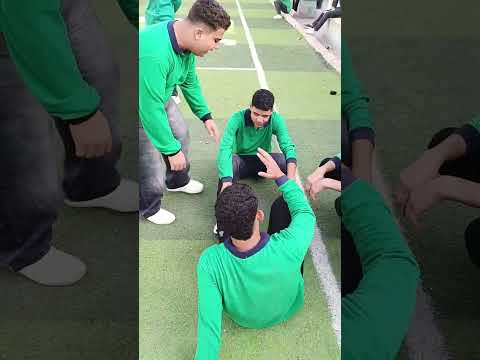 قاعدين على الحصيره