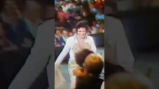 Celebrity LOOK AT HIS HANDS ITS A KARATE SIGNAL THE LAST TIME ANYONE EVER SAW ELVIS Wealth