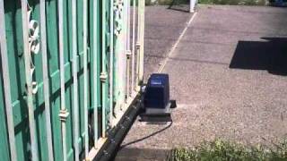 TR-3 Slide gate Opener.wmv