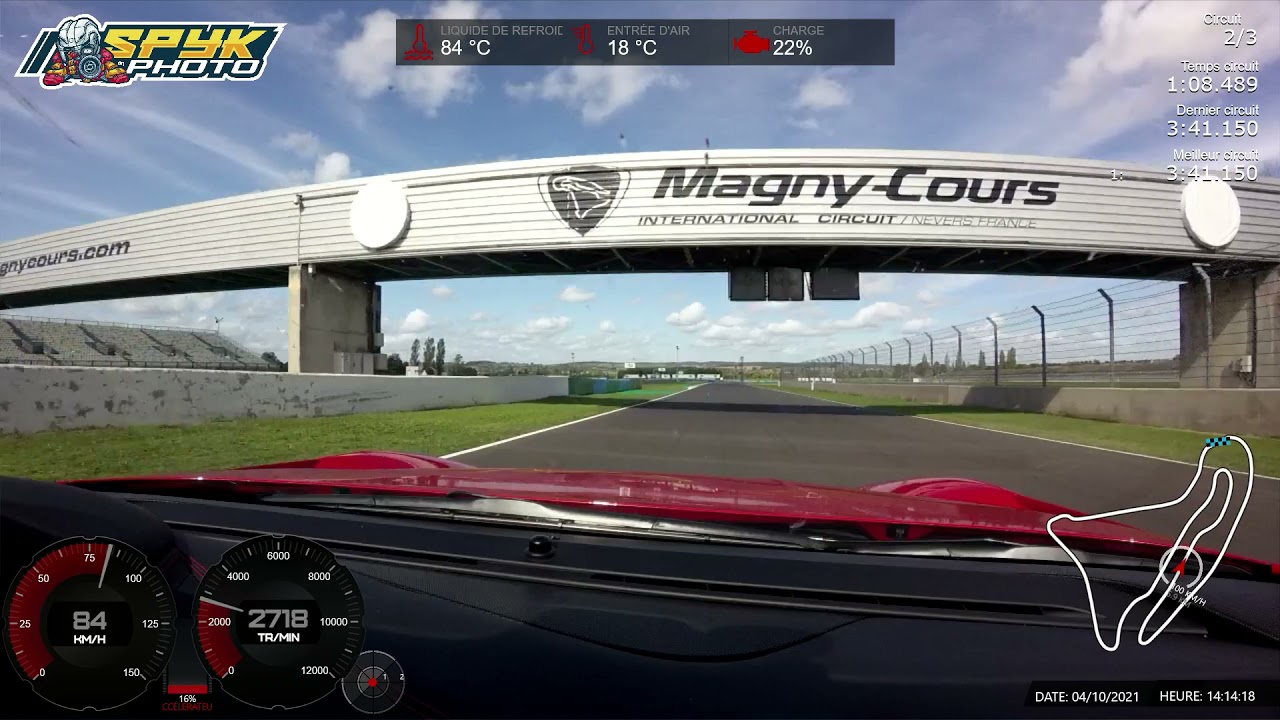 Caméra embarquée à bord d'une Ferrari F12 Berlinetta au circuit de Magny-Cours - Session Femme