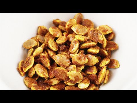 SPICE UP YOUR PUMPKIN SEEDS - HOW TO MAKE CARAMELIZED SPICY PUMPKIN SEEDS