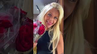 Saga Stq Får Blommor Utav En Hemlig Beundrare