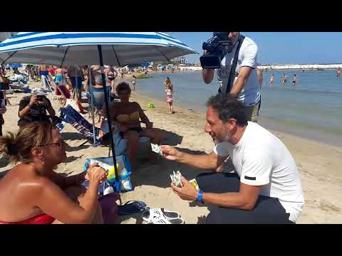 Sensibilizzare al rispetto dell'ambiente. A San Girolamo la consegna dei 300 posaceneri a bagnanti