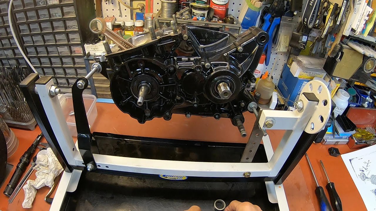 78 Suzuki RM250 C2 нижняя часть сборки