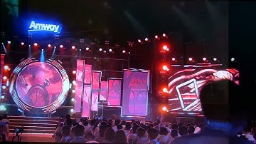 họa sĩ vẽ tranh cát chuyển động sự kiện khiến khán giả xúc động - họa sĩ Kỷ lục gia Nguyễn Tiến