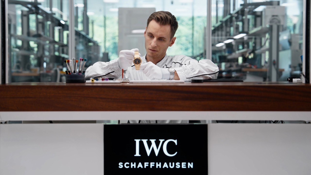 IWC watchmaker assembles the Ingenieur Tourbillon 41 (Ref. IW345901) in 18-carat 5N gold