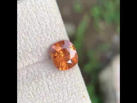 Натуральний гранат спесартин 1.76 Ct 7.3 x 6.4 x 4.3 mm, видео 1