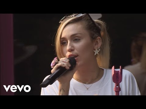 Miley Cyrus - Younger Now in the Live Lounge