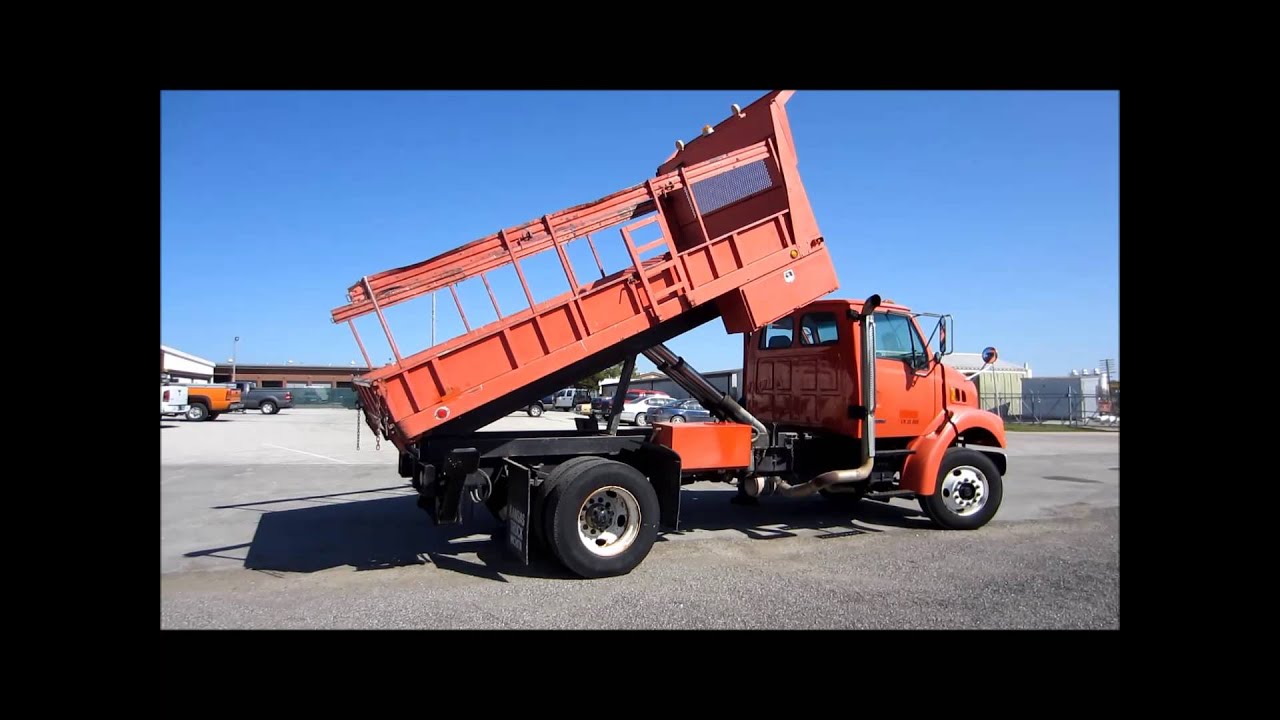 2000 Sterling L7500 stake bed truck for sale sold at auction November