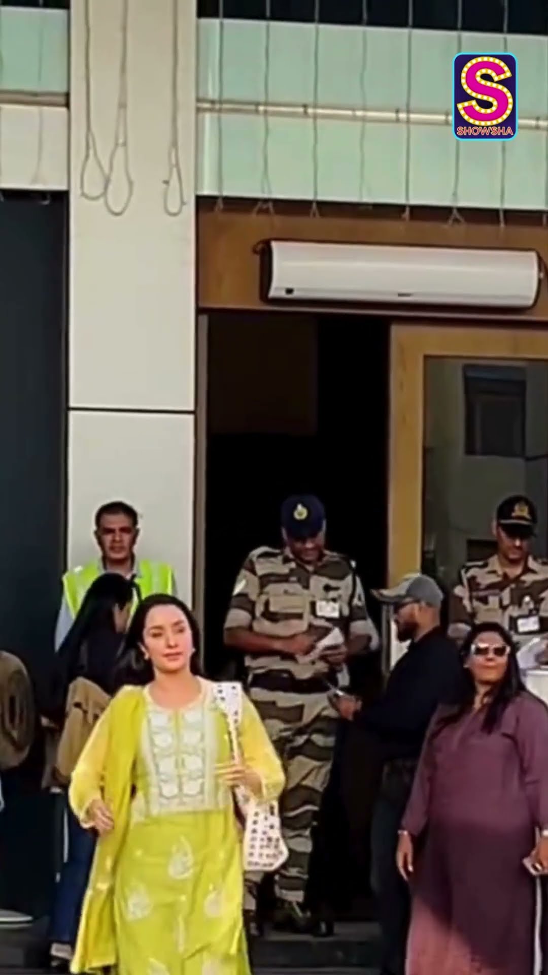 Shraddha Kapoor Looks Gorgeous In Ethnic As She Arrives At The Airport | Shraddha Kapoor | N18S