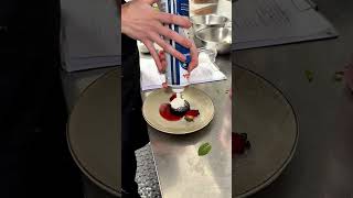 上司は私たちの偽物のケーキに騙されなかった