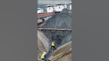 Coal and sand unloading process on cargo ships