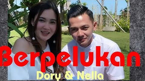 Pelukan Nella Kharisma & Dory Harsa