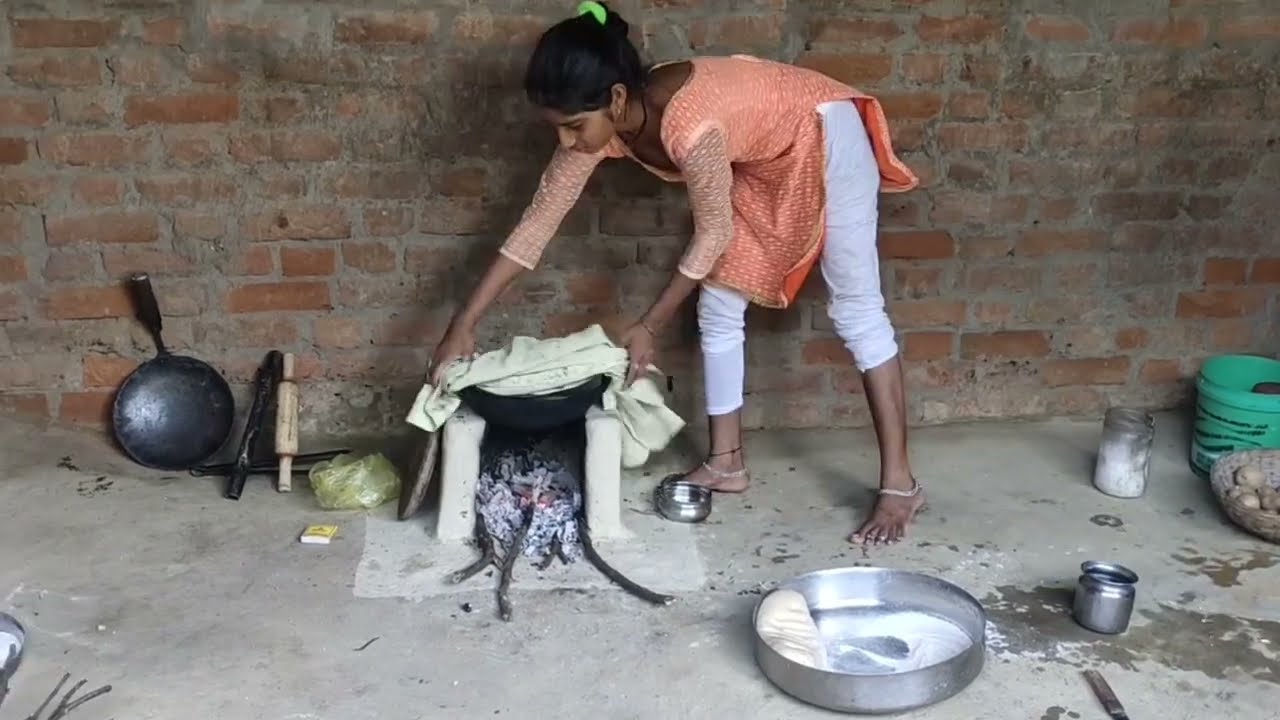 आज हमने बनाई आलू और तोरई की सब्जी बहुत स्वादिष्ट