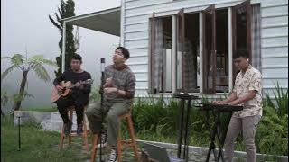 Febinda Tito - Berantakan (Acoustic Version)