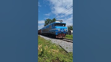 freight train, new color scheme