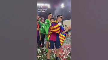 ازرق احمر شوف لونه برشلونة 