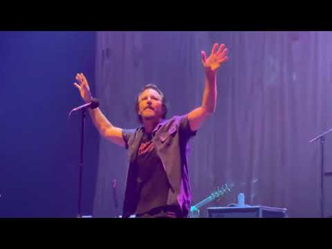 EDDIE VEDDER *JUST LIKE HEAVEN* THE CURE THE EARTHLINGS live concert LAS VEGAS Pearl Jam 10/7/2022