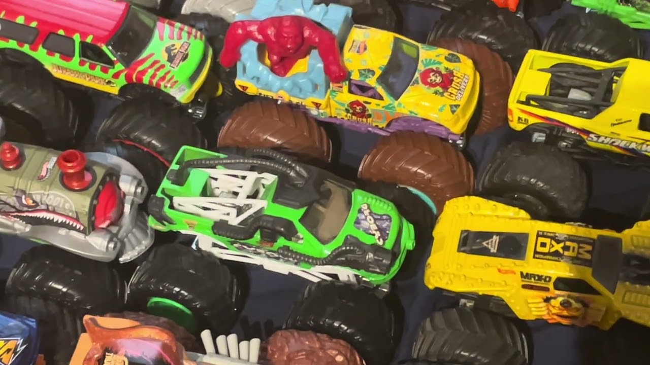 Видео коллекции литых моделей монстр-траков 2026 года.