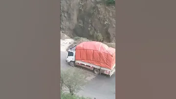 وحيث مر الغيم والسيل سال سال 