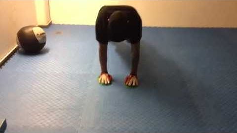 Valslide push-up with reach