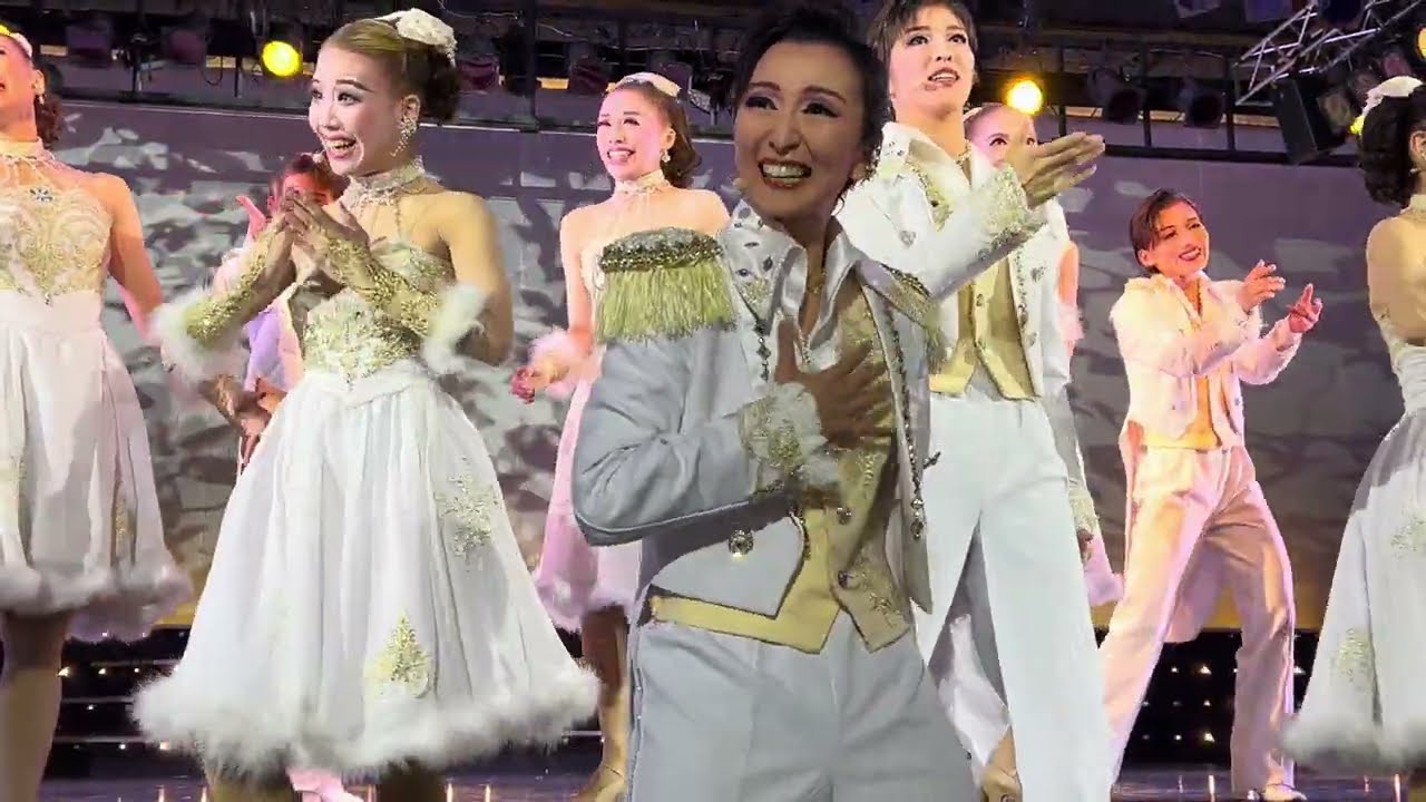 2025.11.17(月)🧑‍🎄🧑‍🎄CチームParadise Christmas Show〜きみと過ごす特別なクリスマス〜・　Rising Stars Cチーム　ハウステンボス歌劇団