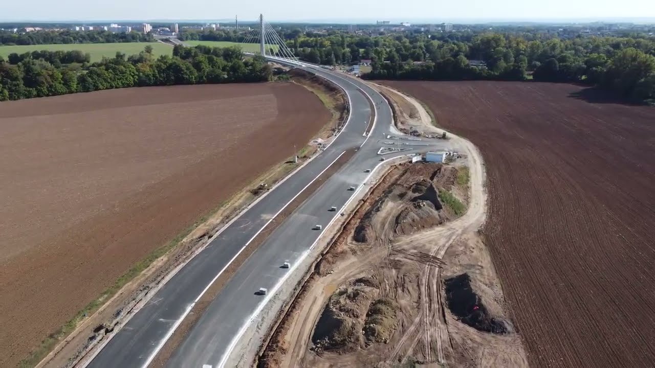 Pardubice - Severovýchodní obchvat, nový lanový most, vyasfaltovaná silnice (září 2025)