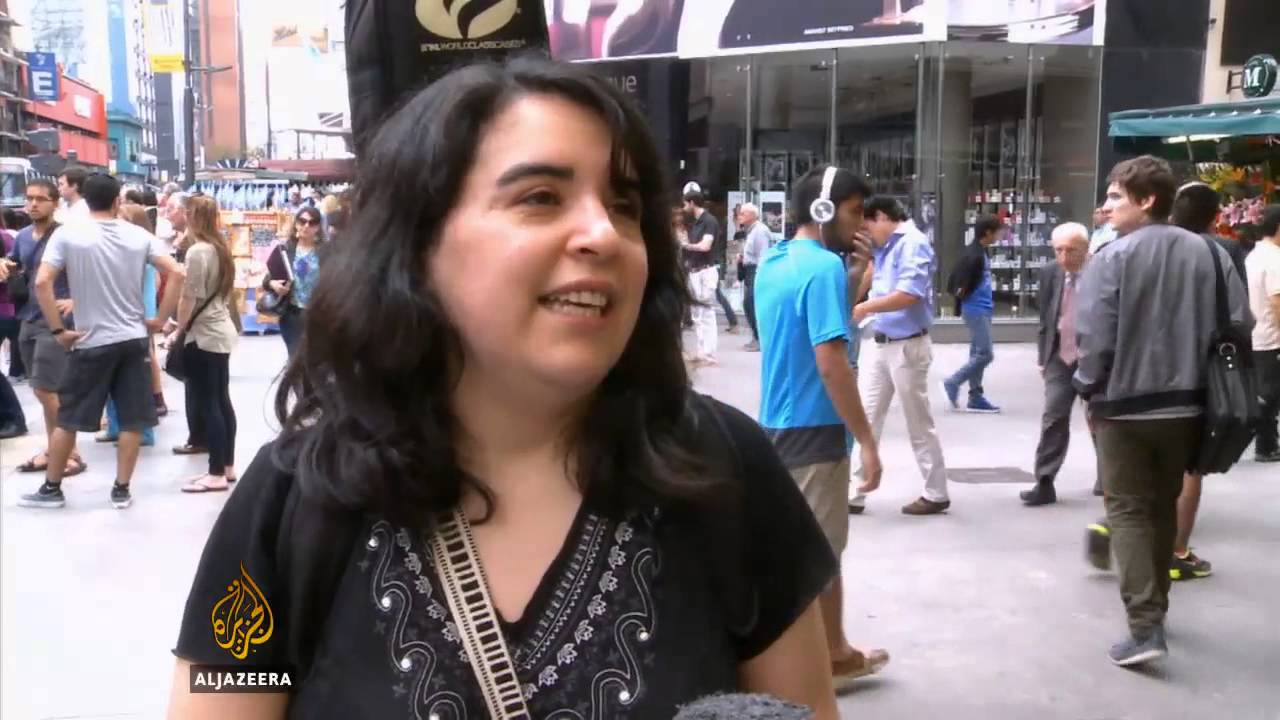 فنانو الشوارع الأرجنتينيون يطالبون بحقوقهم