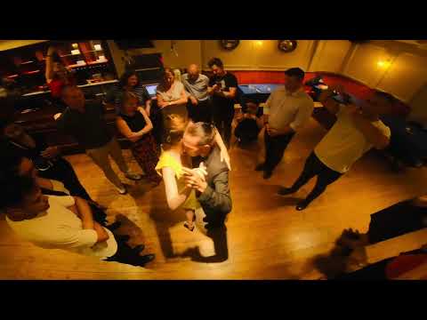 Tango . Gustavo Rosas. Rebecca O’Laoire. Demo Clase. Milonga El Beso. Julio 2022. Dublin. Irlanda.