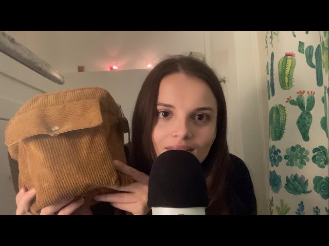ASMR what’s in my bag 💼😴