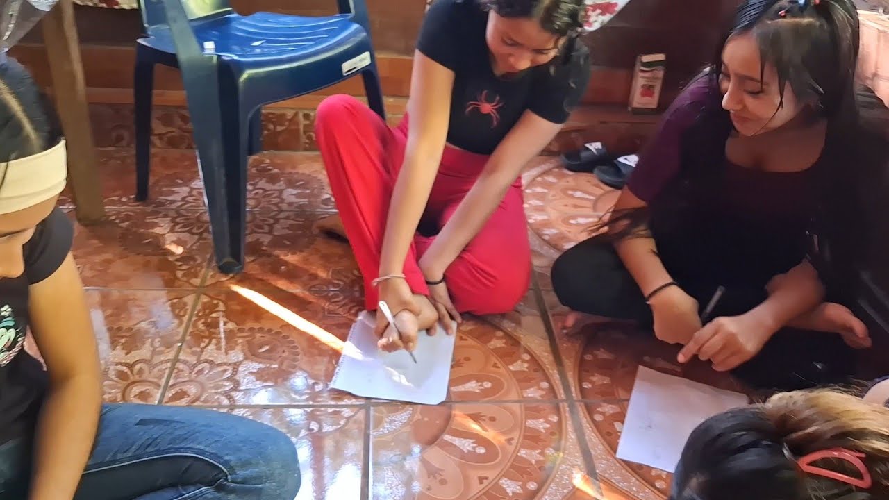 Dibujando con el pié 🫣 quien lo hizo mejor 😛