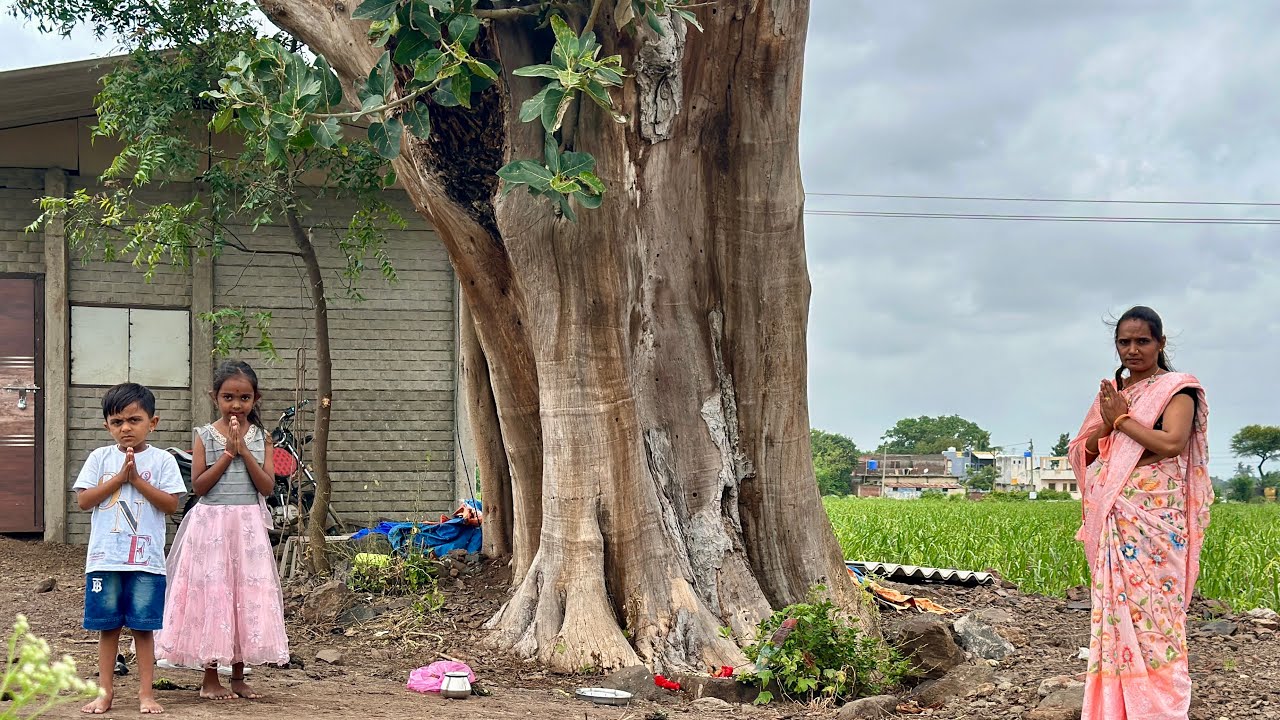 गूळ दाळ्या मुंजाला माऊलीने वाहून दिल्या 🫢