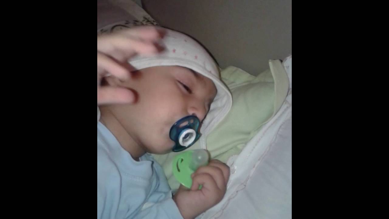 Uyuyan bebek&hellip;))) YouTube