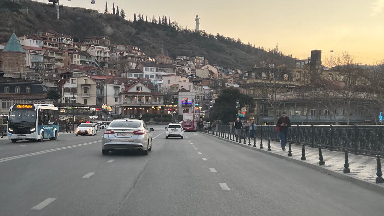 Тбилиси. Мейдан- Ортачала- Исани. Тороплюсь в пункт выдачи «Озон».