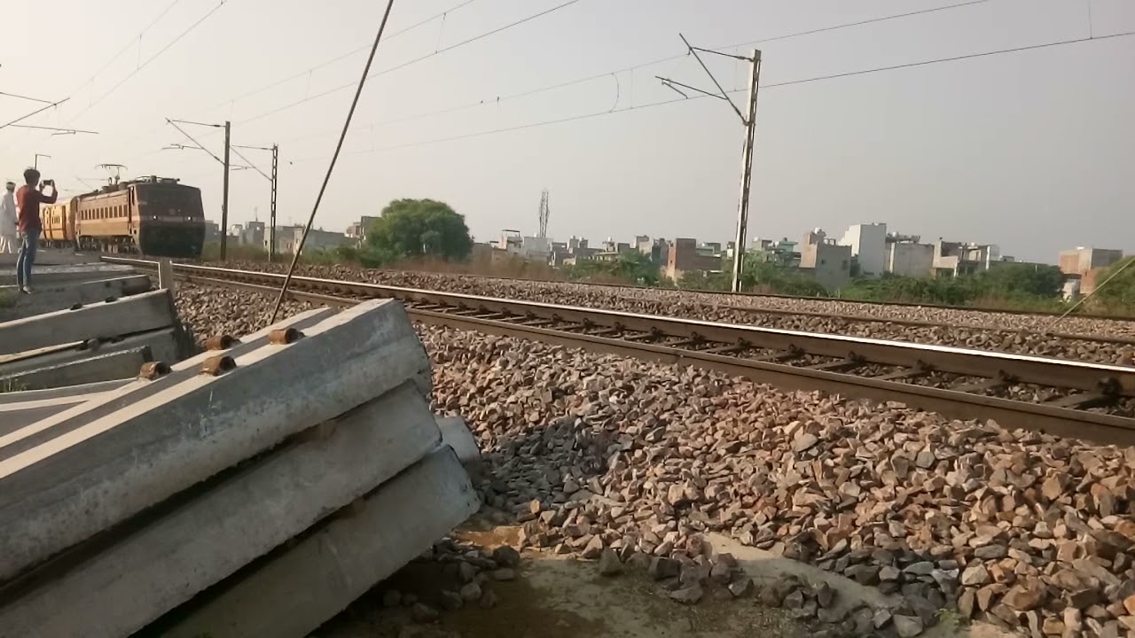 04217: Unchahar Express Special :Late: 2hrs 55 min :Departed Sonipat Jn. :At 90Kmph 