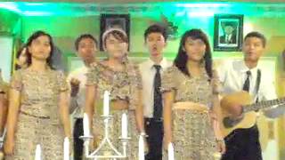 Download Lagu Dia Lahir Untuk Kami - vocal group MP3