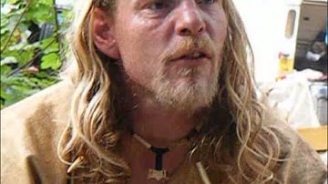 Flint Knapping - John Lord @ Bushmoot 2008