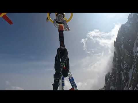 Alpinisti bloccati a 4.300 metri: recuperati dal Soccorso Alpino Valdostano (VIDEO)